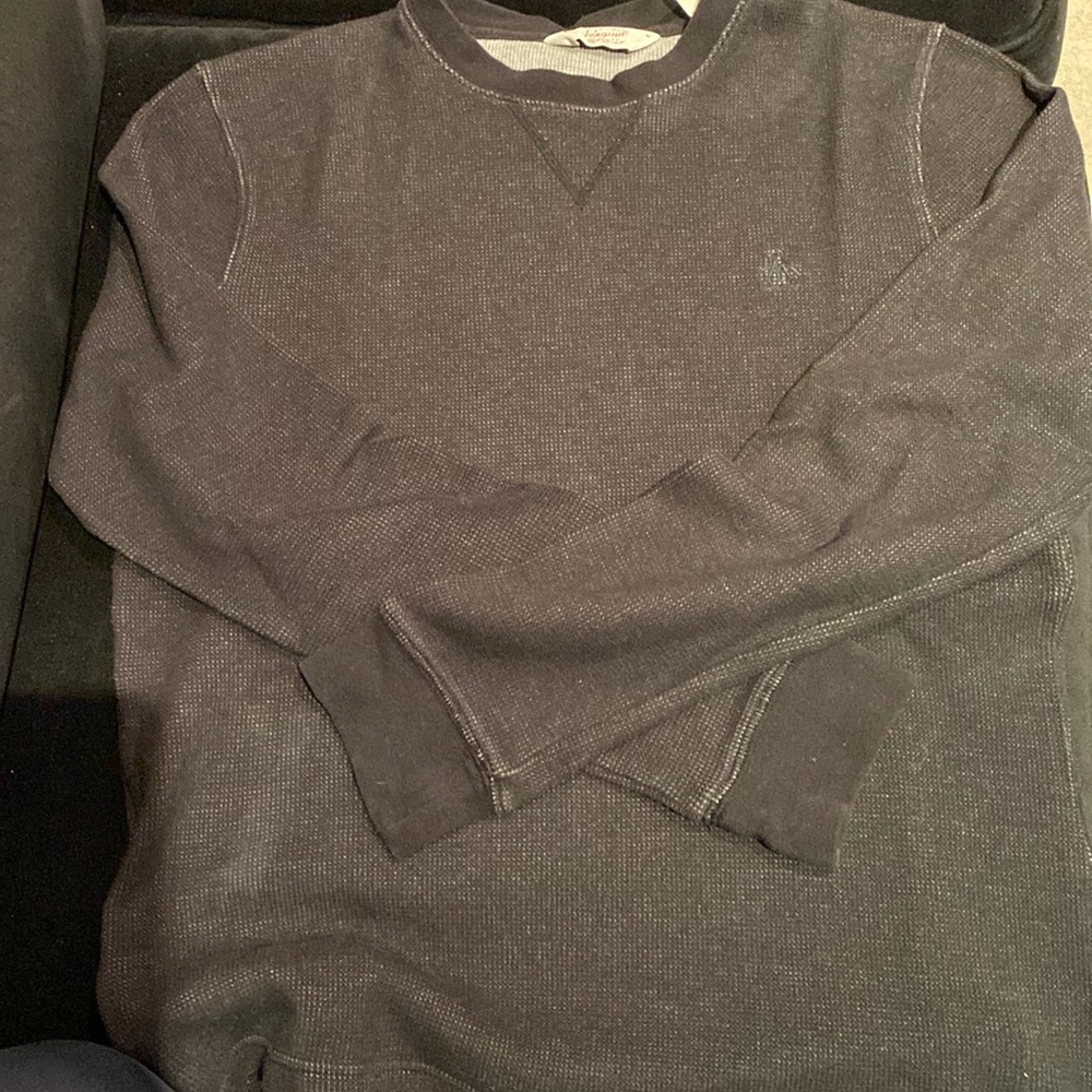 Mens crewneck by Penguin in medium.